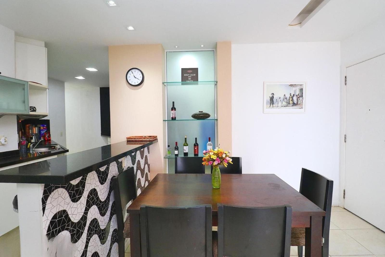 Amplo 2 Quartos Com Vista Mar: 300m Da Copacabana Apartamento